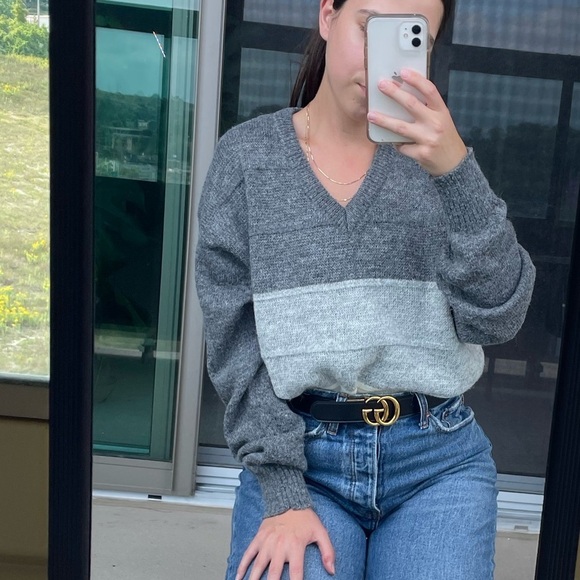 Vintage Colour Blocked Grey and White V-Neck Sweater Size Medium - Picture 2 of 8